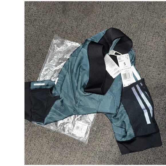 CYCLING SHORTS - Picture 1 of 3